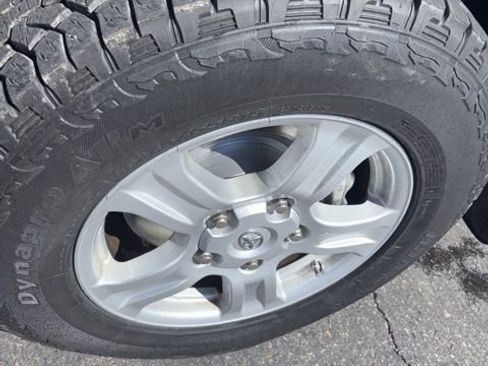 Used 2013 Toyota Tundra 4x4 CrewMax w/ Tow Pkg image 9