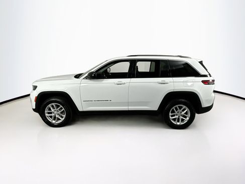 Used 2023 Jeep Grand Cherokee Laredo w/ Luxury Tech Group I image 8