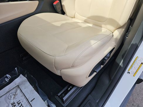 Used 2022 Jeep Grand Cherokee Limited 4xe image 30