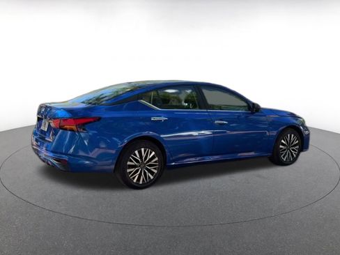 Used 2025 Nissan Altima 2.5 SV image 16