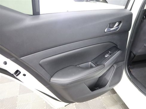 Used 2020 Nissan Altima 2.5 SV FWD image 18