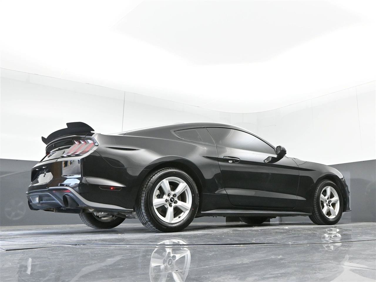 Used 2018 Ford Mustang Coupe RWD image 31