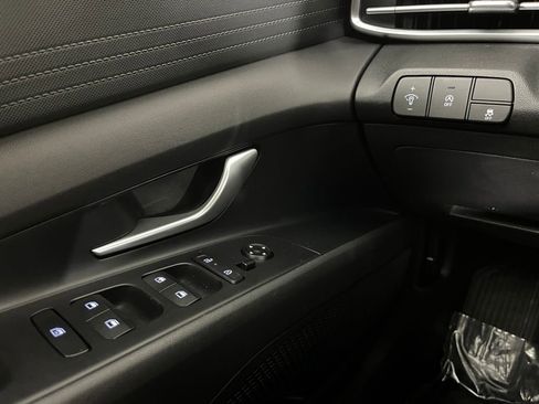 Used 2024 Hyundai Elantra SE image 25