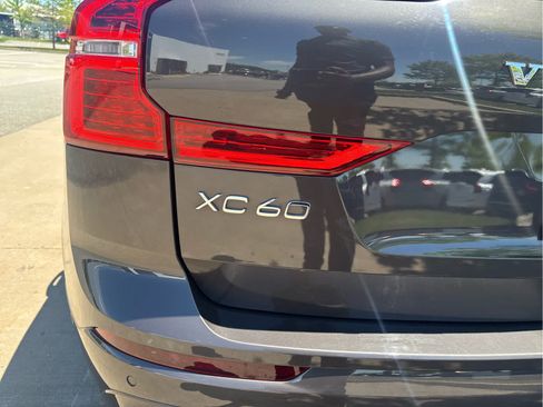 Used 2023 Volvo XC60 B5 Plus AWD/4WD image 9