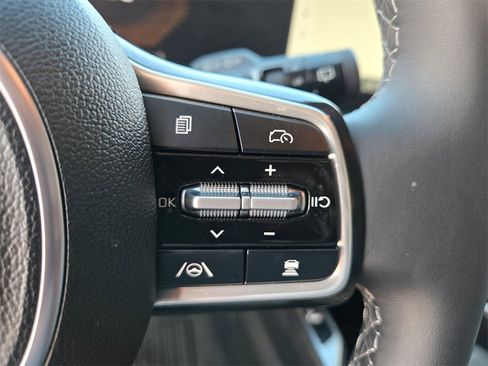 Used 2025 Kia Sorento EX image 16