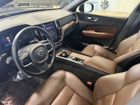Used 2023 Volvo XC60 B5 Plus AWD/4WD image 9