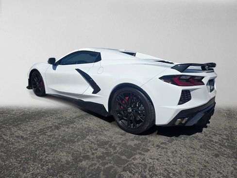 Used 2024 Chevrolet Corvette Stingray Premium Conv w/ Z51 Performance Package RWD image 3
