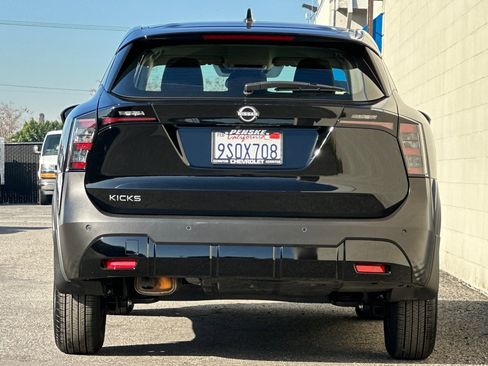Used 2025 Nissan Kicks S image 5