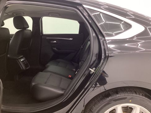 Used 2019 Chevrolet Impala LT FWD image 22