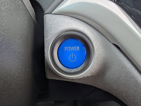 Used 2020 Chevrolet Bolt Premier w/ Infotainment Package image 33