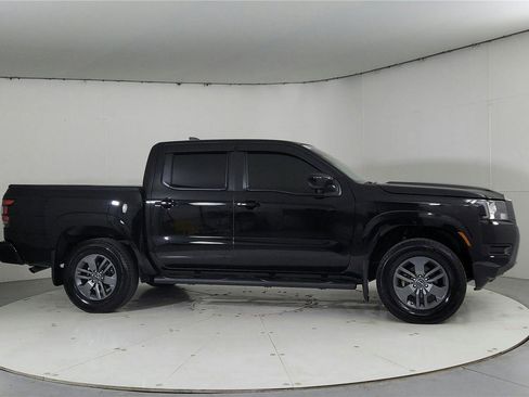 Certified 2025 Nissan Frontier SV image 8