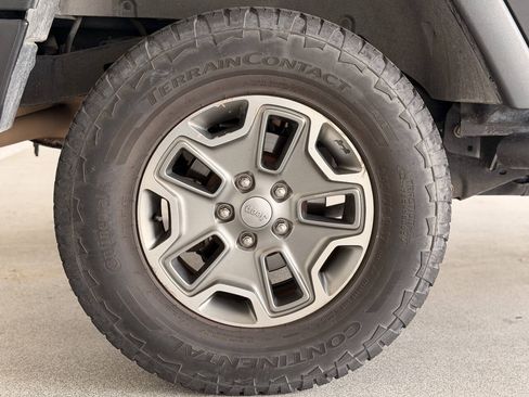 Used 2013 Jeep Wrangler Rubicon w/ PWR Convenience Group AWD/4WD image 28