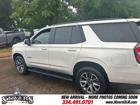 Used 2022 Chevrolet Tahoe Z71 w/ Luxury Package AWD/4WD image 6