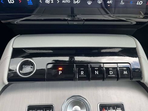 Used 2025 Lincoln Navigator Reserve AWD/4WD image 18