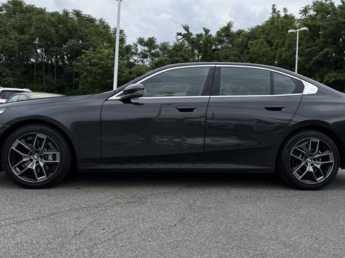 Used 2026 BMW 530i xDrive AWD/4WD image 12