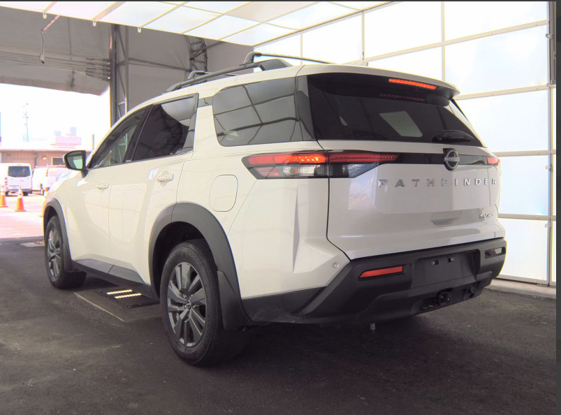 Used 2024 Nissan Pathfinder SV w/ SV Premium Package AWD/4WD image 4