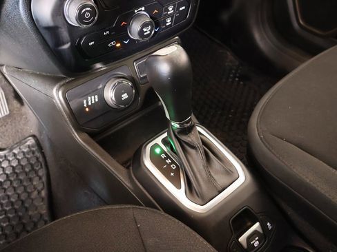 Used 2023 Jeep Renegade Latitude image 9