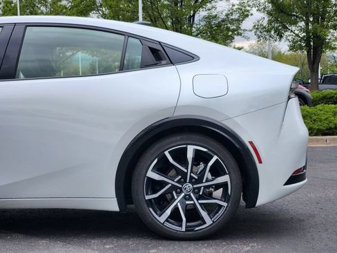 Used 2024 Toyota Prius Prime FWD image 4