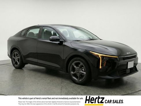 Used 2025 Kia K4 LXS image 1