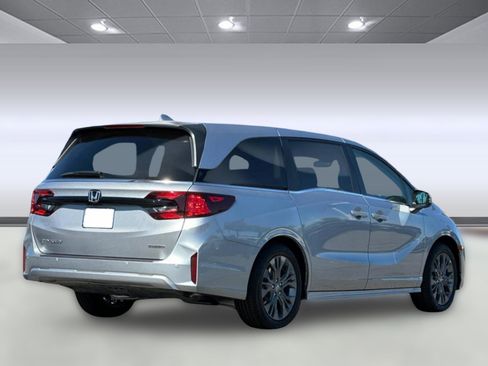 New 2026 Honda Odyssey Touring image 8