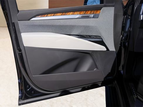 Certified 2025 Cadillac Escalade Sport Platinum w/ LPO, Floor Liner Package image 22