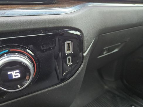 Used 2025 GMC Sierra 2500 SLE w/ SLE Convenience Package image 18