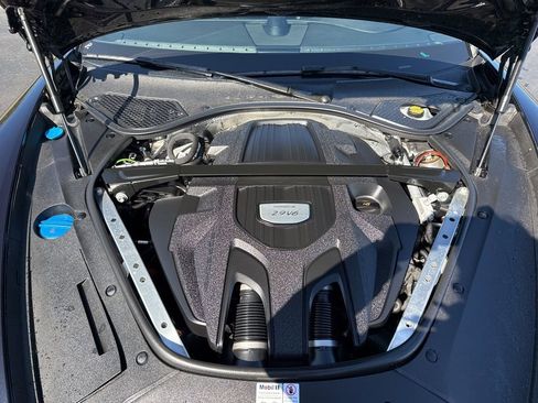 Used 2021 Porsche Panamera image 18