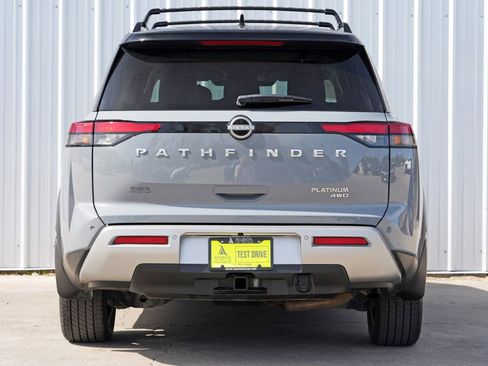 Used 2024 Nissan Pathfinder Platinum image 10