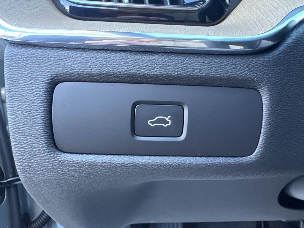 Used 2027 Volvo XC60 B5 Plus AWD/4WD image 21