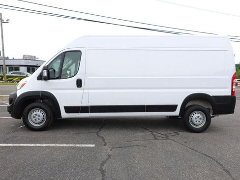 Used 2025 RAM ProMaster 2500 w/ Convenience Group FWD image 2