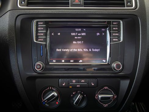 Used 2017 Volkswagen Jetta SE image 38