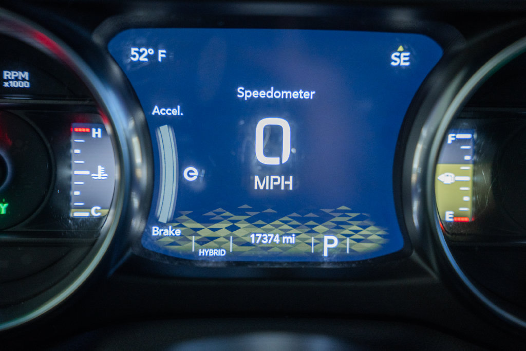 Used 2023 Jeep Wrangler Unlimited Sahara AWD/4WD image 31
