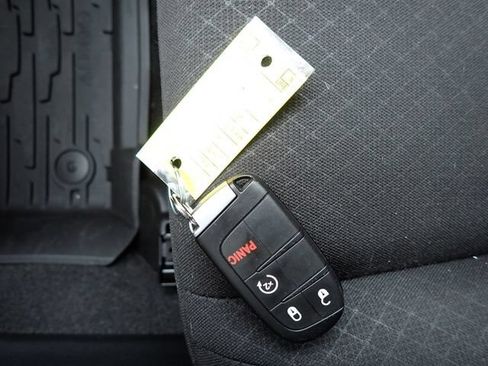 Used 2021 Jeep Grand Cherokee Laredo AWD/4WD image 30