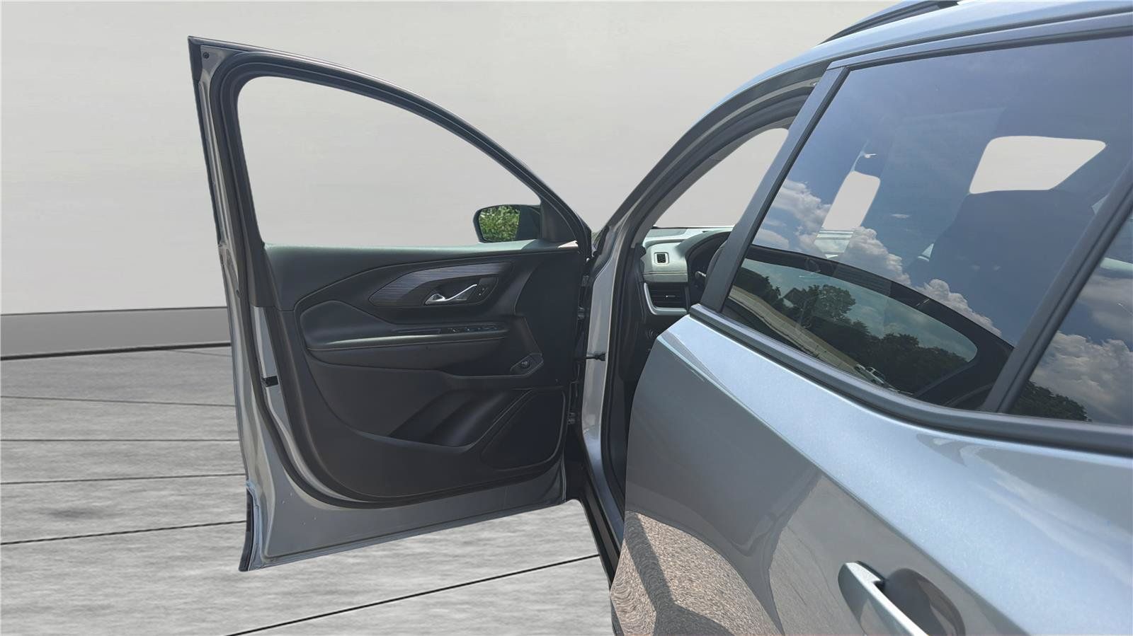 Used 2024 GMC Terrain SLE w/ Driver Convenience Package FWD image 15