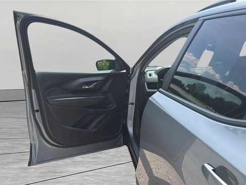 Used 2024 GMC Terrain SLE w/ Driver Convenience Package FWD image 15