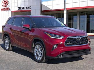 Used 2023 Toyota Highlander Limited video 2