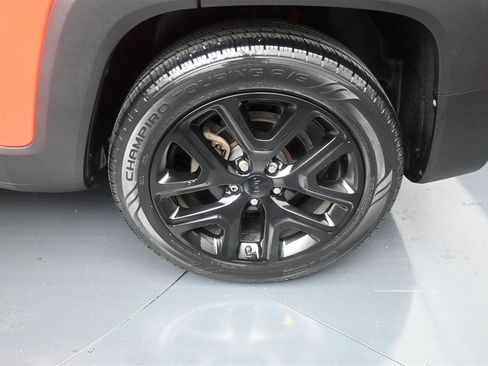 Used 2018 Jeep Renegade Altitude w/ Cold Weather Group FWD image 18