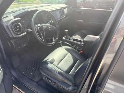 Used 2023 Toyota Tacoma TRD Off-Road w/ TRD Premium Off Road Package AWD/4WD image 9
