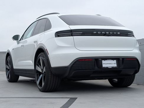 Used 2025 Porsche Macan Electric RWD image 3