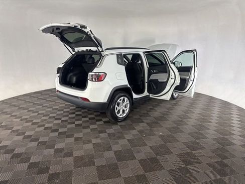 Used 2024 Jeep Compass Latitude AWD/4WD image 14
