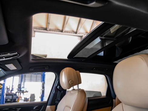 Used 2019 Porsche Cayenne AWD/4WD image 4