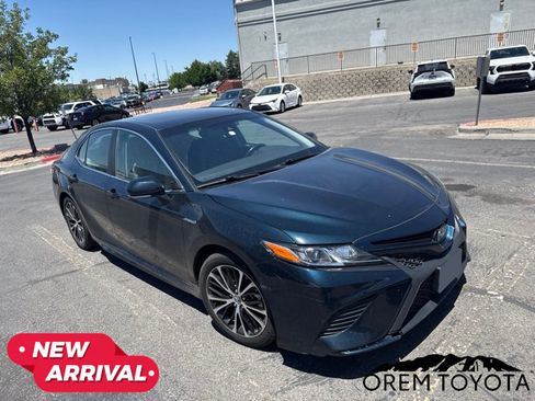 Used 2020 Toyota Camry SE w/ Sunroof Package FWD image 1