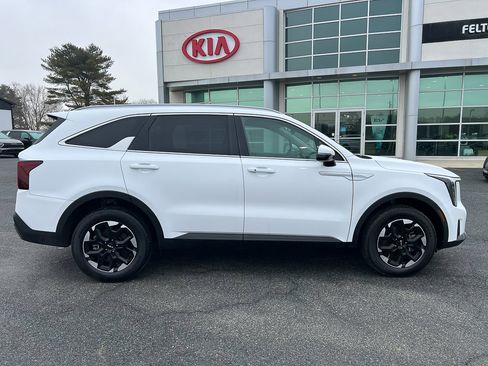 Used 2024 Kia Sorento S image 10