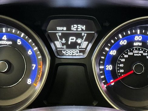Used 2016 Hyundai Elantra SE FWD image 26