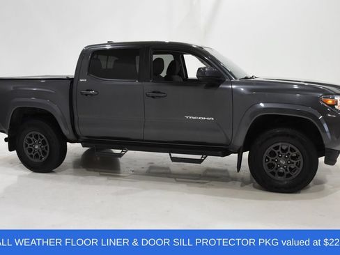 Used 2018 Toyota Tacoma SR5 AWD/4WD image 3