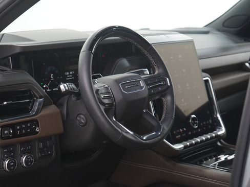 Used 2025 GMC Yukon Denali Ultimate w/ LPO, Floor Liner Package image 29