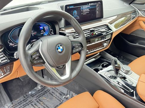 Certified 2023 BMW 530e xDrive w/ Premium Package image 17