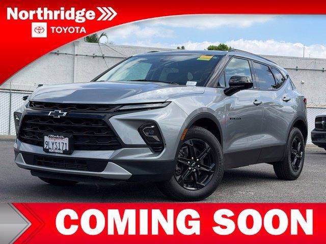 Used 2024 Chevrolet Blazer LT w/ Midnight/Sport Edition FWD image 2