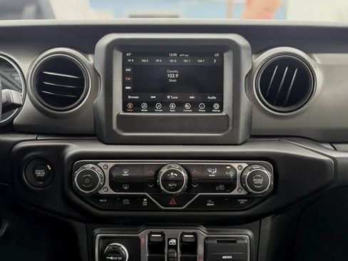 Used 2023 Jeep Wrangler Unlimited AWD/4WD image 16
