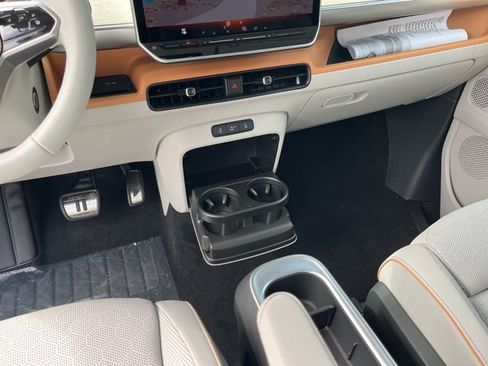 New 2025 Volkswagen ID. Buzz 1st Edition image 21